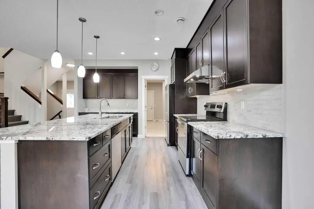 22 Sherwood Road NW Calgary AB T3R 0N8