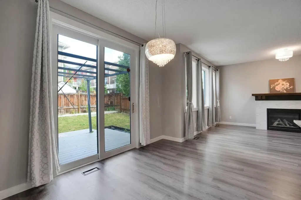 22 Sherwood Road NW Calgary AB T3R 0N8