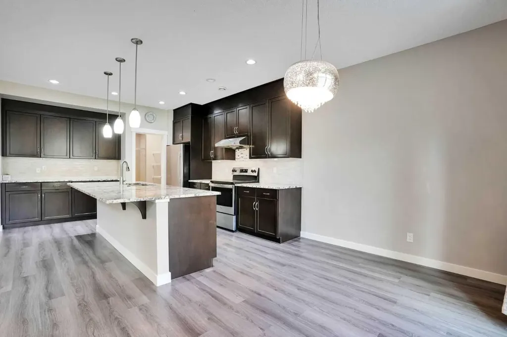 22 Sherwood Road NW Calgary AB T3R 0N8