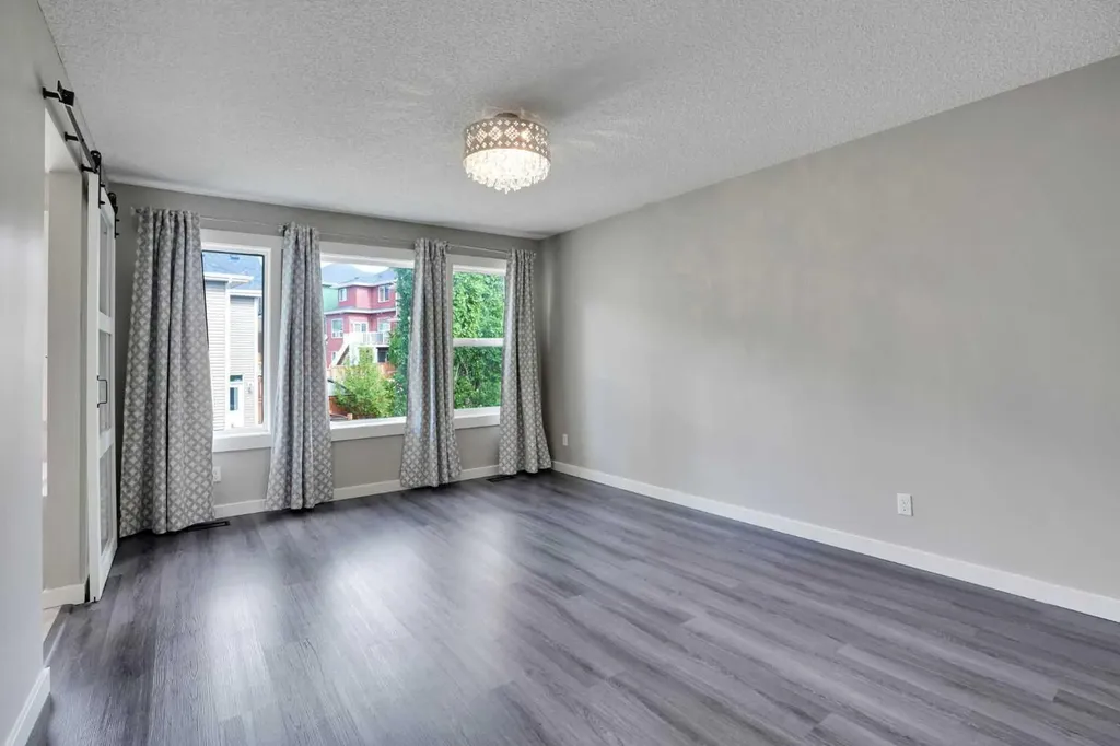 22 Sherwood Road NW Calgary AB T3R 0N8
