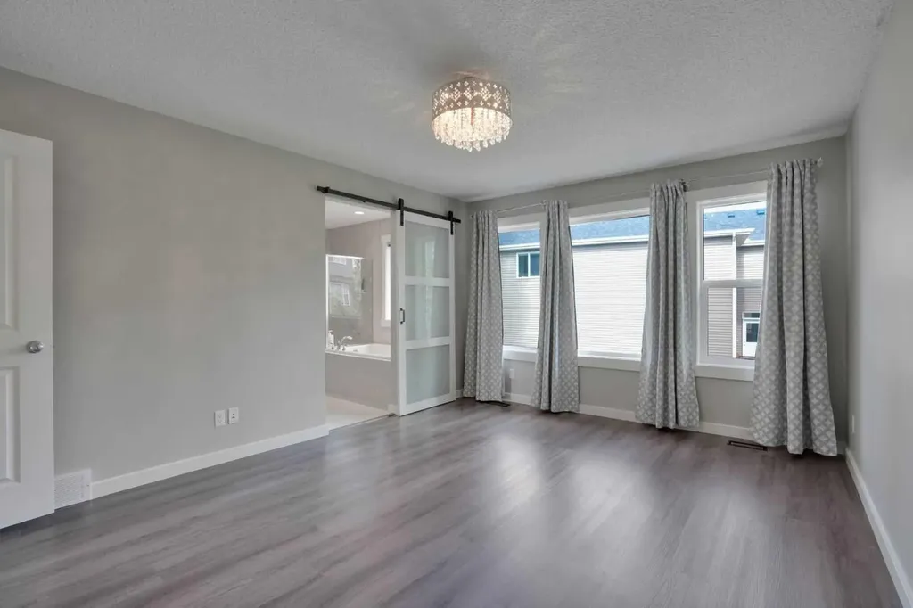 22 Sherwood Road NW Calgary AB T3R 0N8