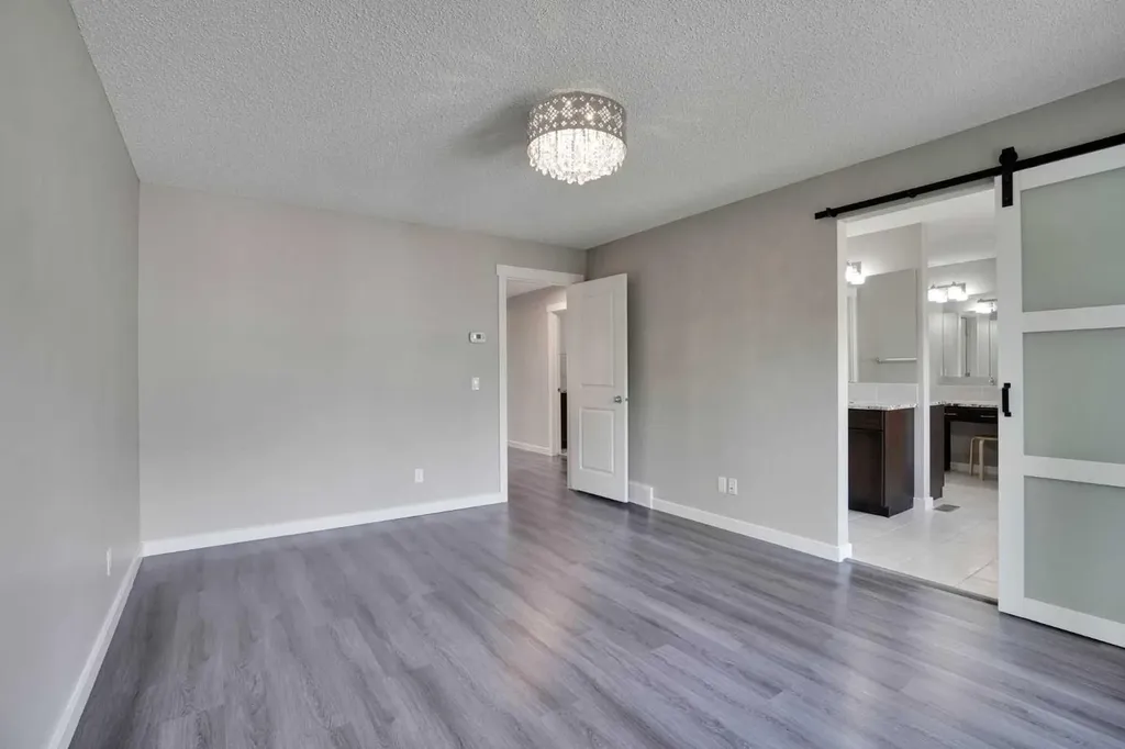 22 Sherwood Road NW Calgary AB T3R 0N8