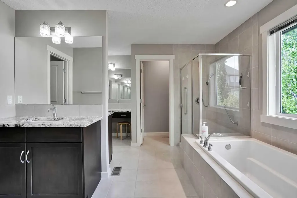 22 Sherwood Road NW Calgary AB T3R 0N8