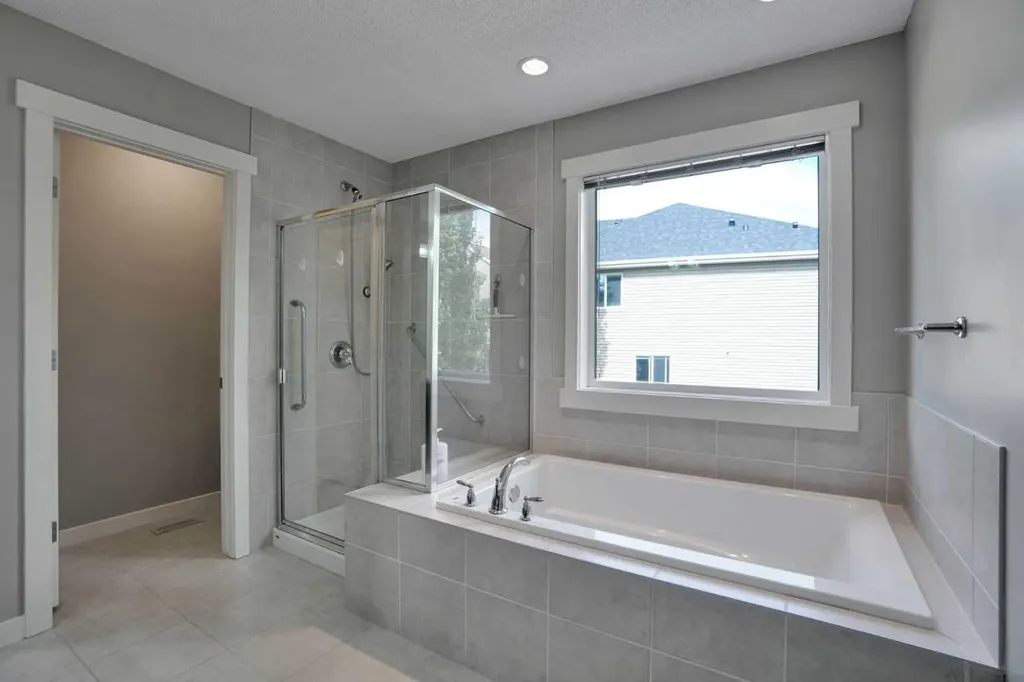 22 Sherwood Road NW Calgary AB T3R 0N8