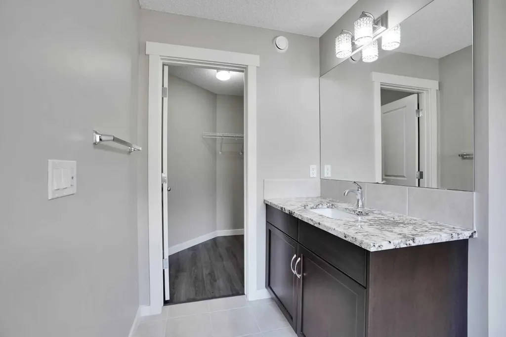 22 Sherwood Road NW Calgary AB T3R 0N8