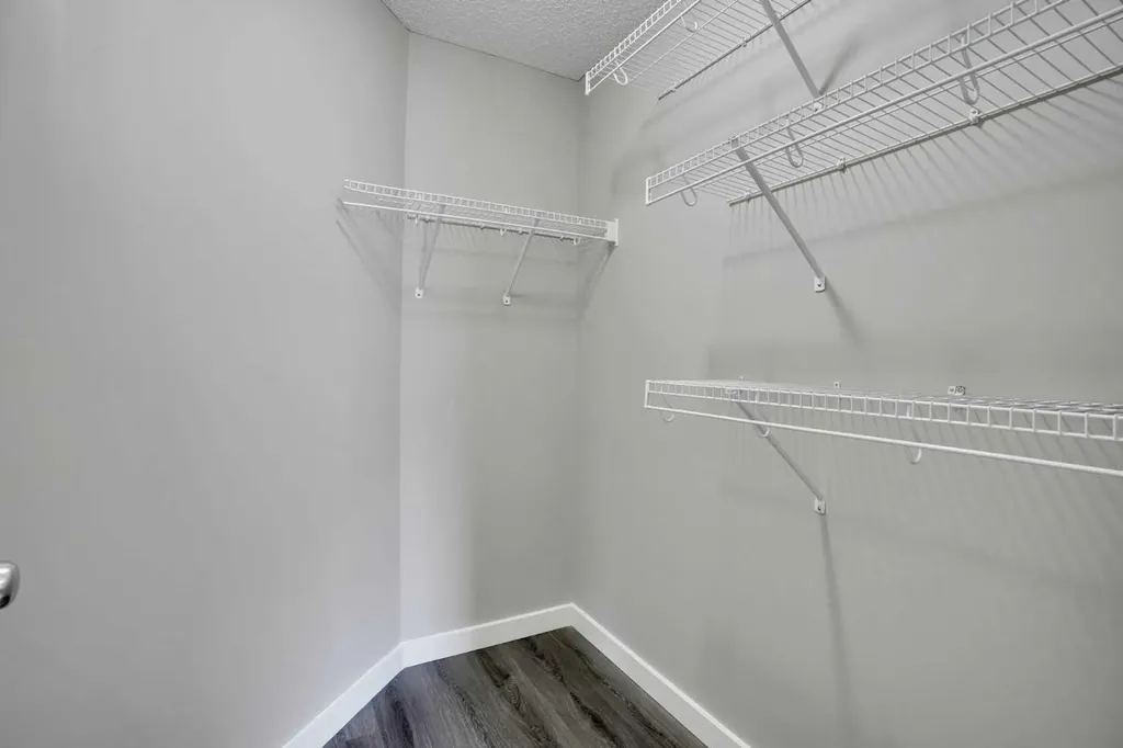 22 Sherwood Road NW Calgary AB T3R 0N8