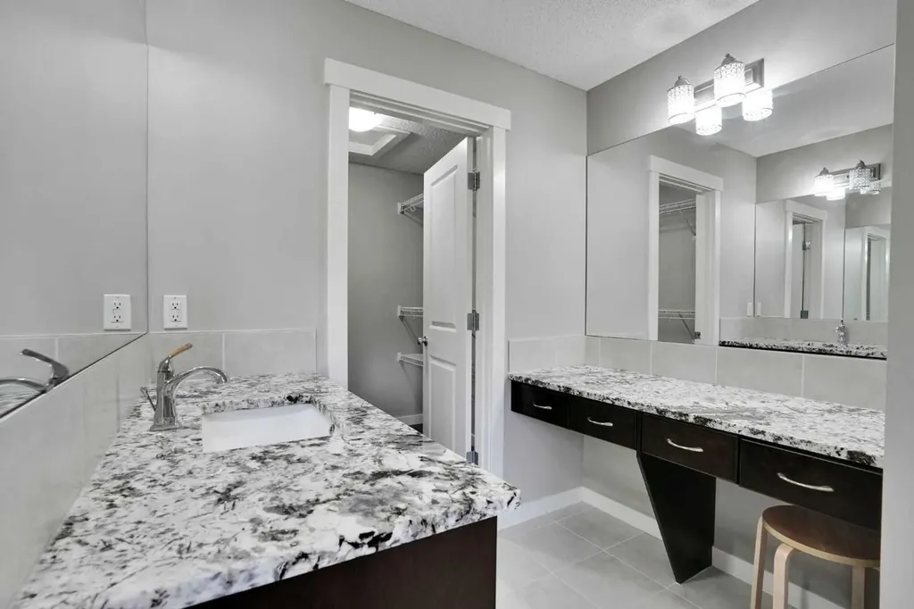 22 Sherwood Road NW Calgary AB T3R 0N8