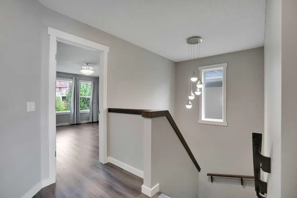 22 Sherwood Road NW Calgary AB T3R 0N8