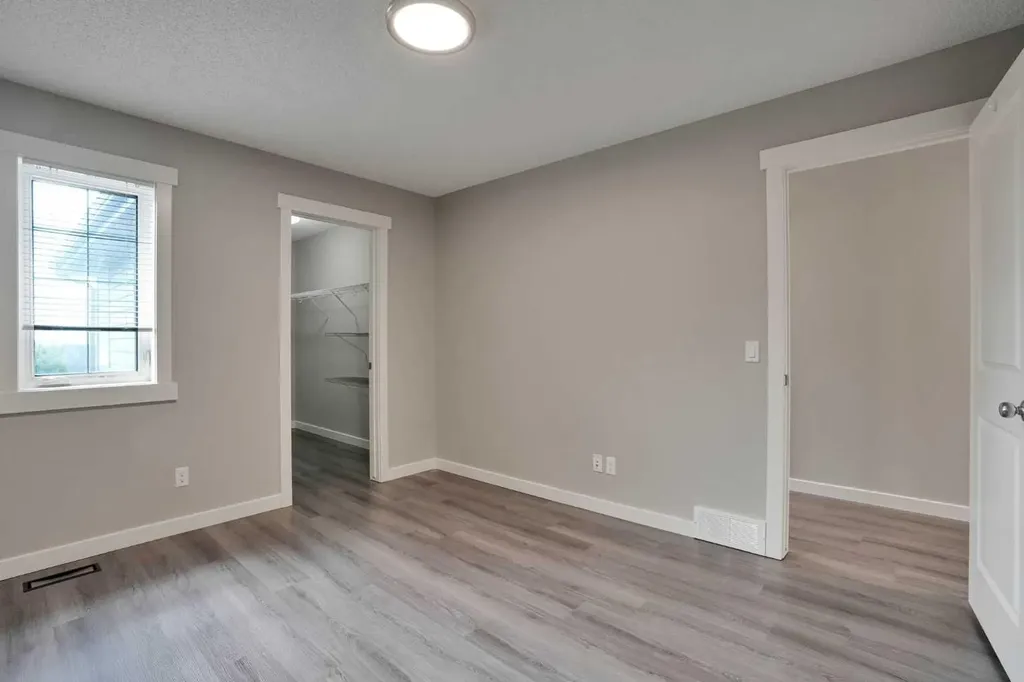 22 Sherwood Road NW Calgary AB T3R 0N8