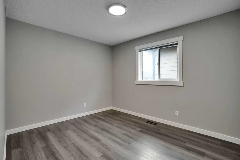 22 Sherwood Road NW Calgary AB T3R 0N8