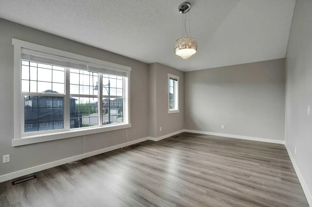 22 Sherwood Road NW Calgary AB T3R 0N8