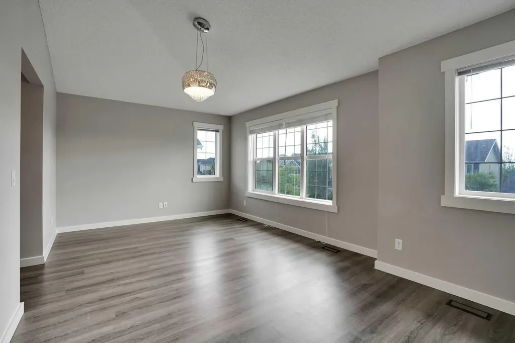 22 Sherwood Road NW Calgary AB T3R 0N8
