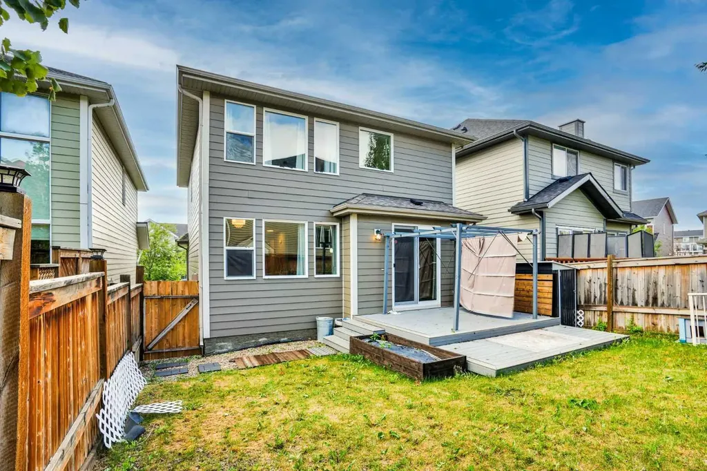 22 Sherwood Road NW Calgary AB T3R 0N8