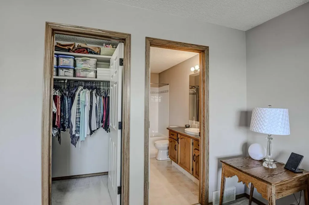 194 Arbour Stone Rise NW Calgary AB T3G 4N4