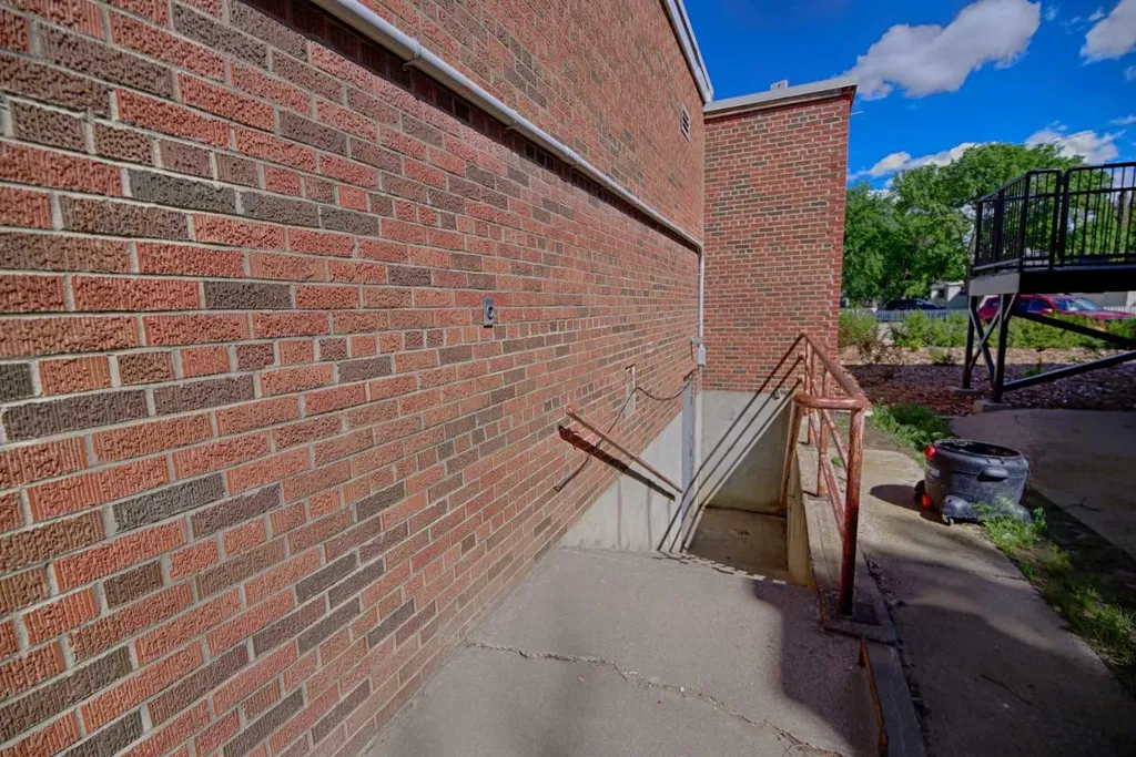 5219 49 Avenue Taber AB T1G 1T7