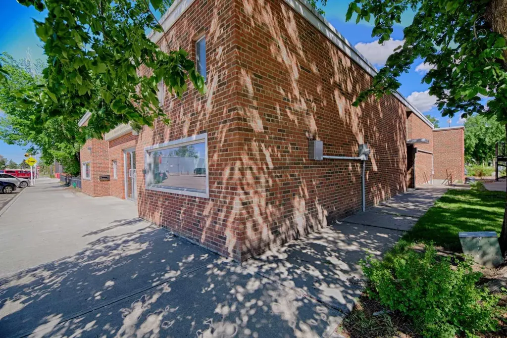 5219 49 Avenue Taber AB T1G 1T7
