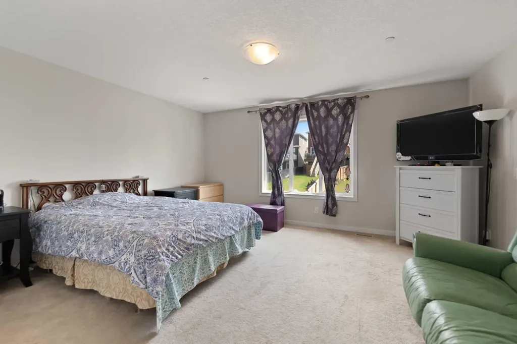 249 Lucas Crescent NW Calgary AB T3P 1M8