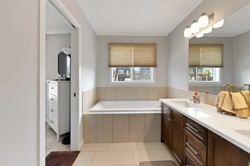249 Lucas Crescent NW Calgary AB T3P 1M8