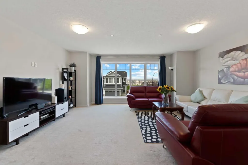 249 Lucas Crescent NW Calgary AB T3P 1M8