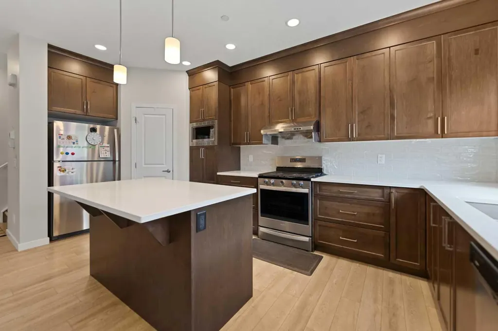 249 Lucas Crescent NW Calgary AB T3P 1M8