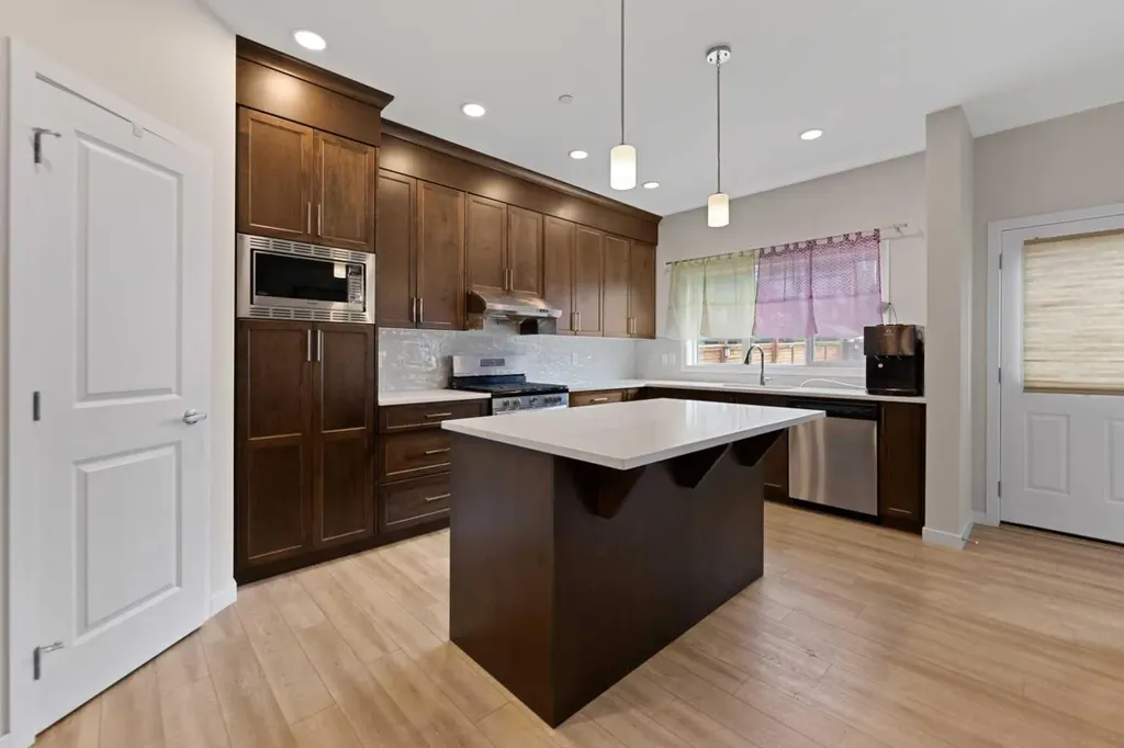 249 Lucas Crescent NW Calgary AB T3P 1M8