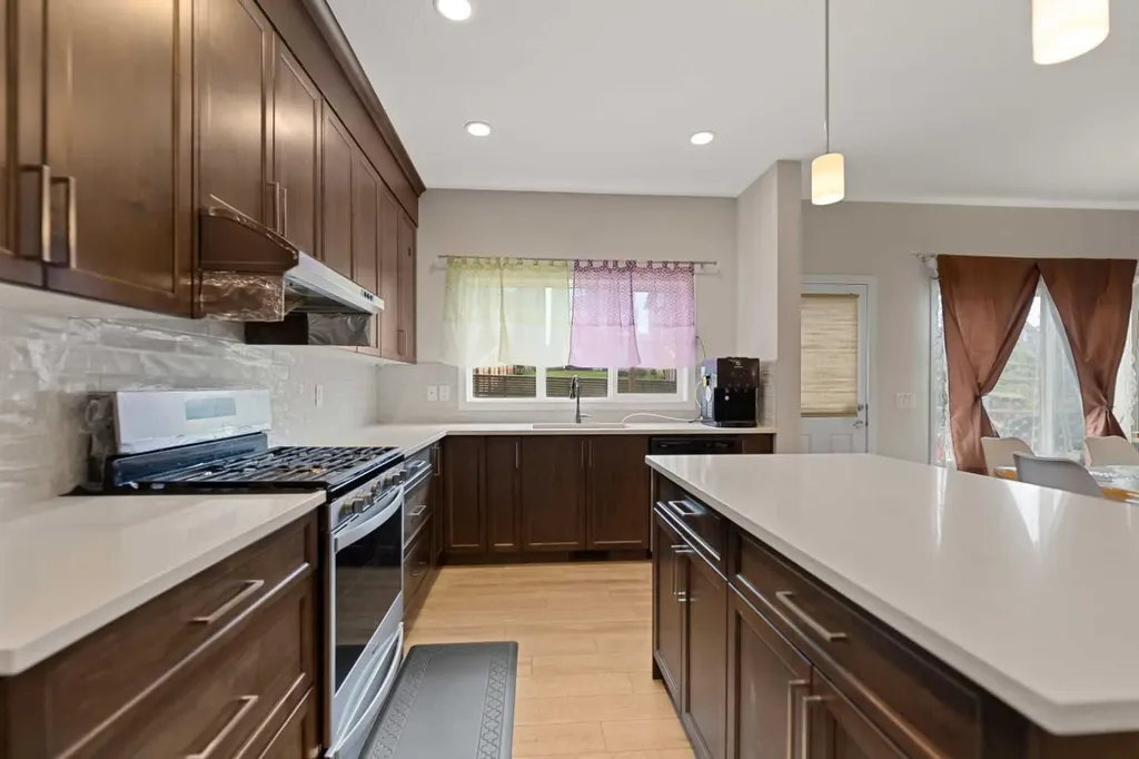 249 Lucas Crescent NW Calgary AB T3P 1M8