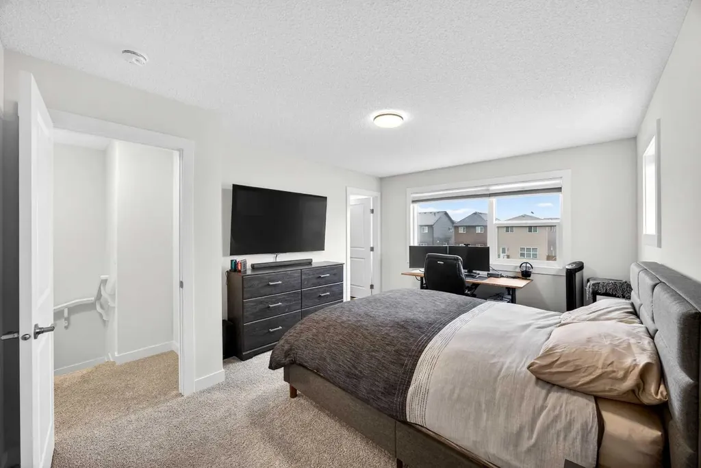 1601 Chinook Gate Drive SW Airdrie AB T4B 5J4