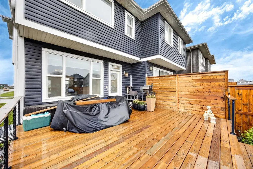 1601 Chinook Gate Drive SW Airdrie AB T4B 5J4