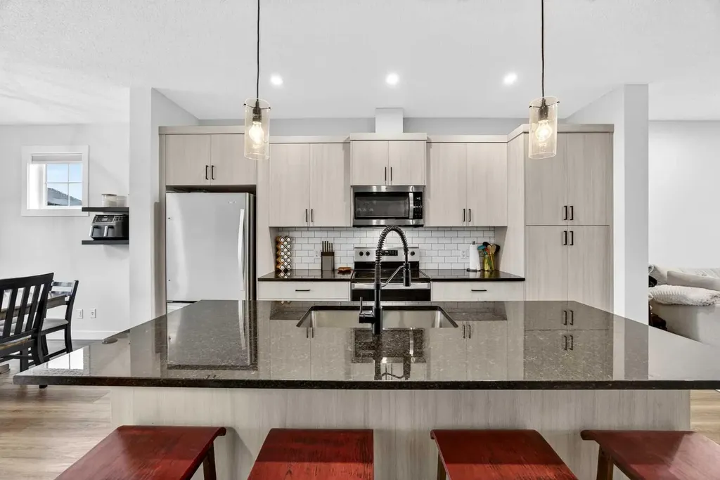 1601 Chinook Gate Drive SW Airdrie AB T4B 5J4