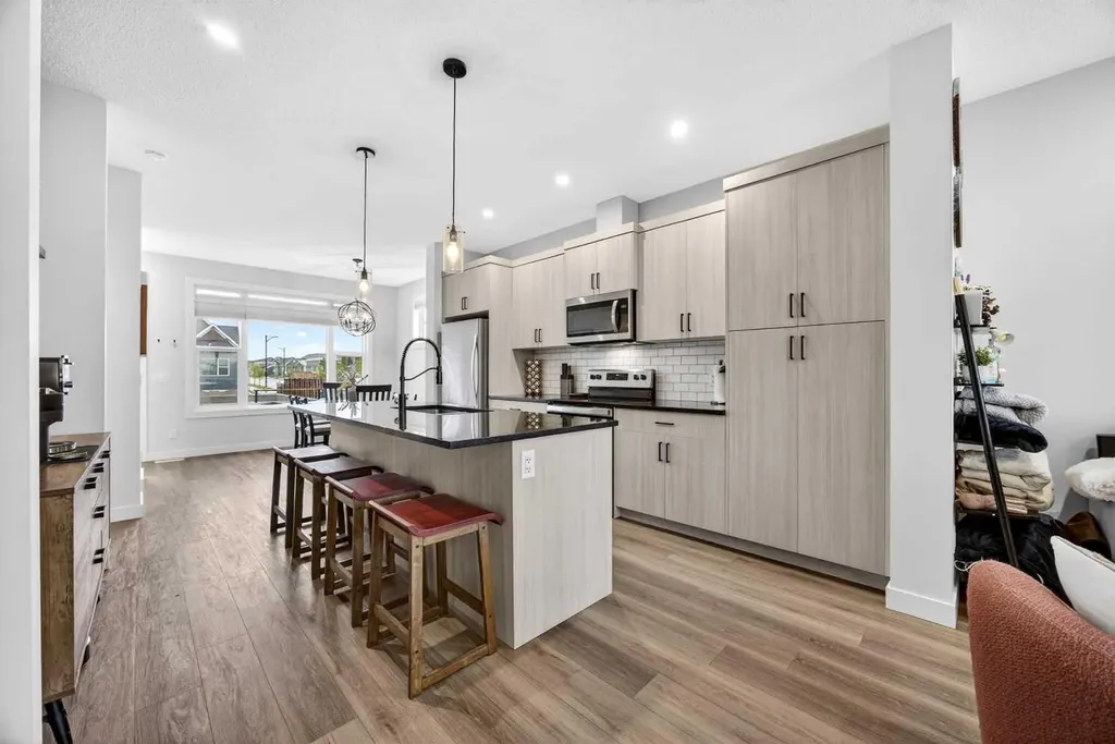 1601 Chinook Gate Drive SW Airdrie AB T4B 5J4