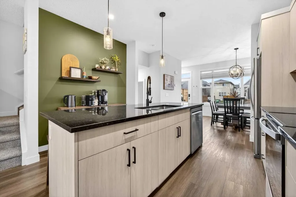 1601 Chinook Gate Drive SW Airdrie AB T4B 5J4