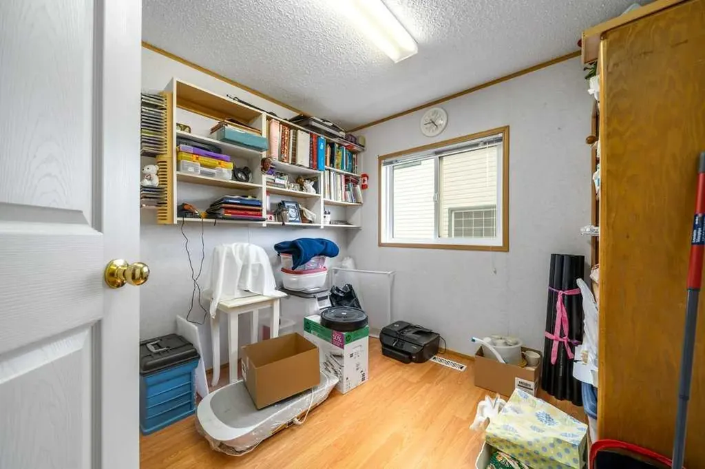 217 4 Street NW Redcliff AB T0J2P0