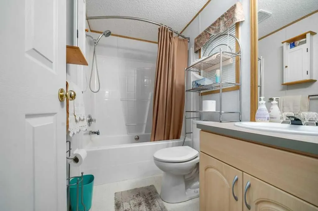 217 4 Street NW Redcliff AB T0J2P0