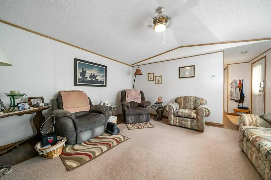 217 4 Street NW Redcliff AB T0J2P0