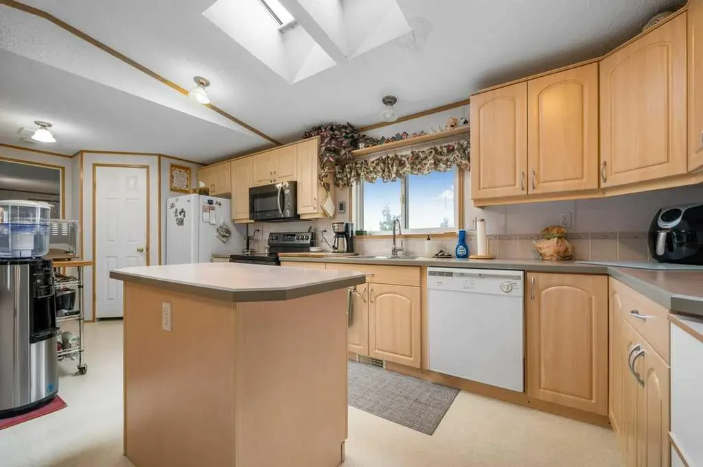 217 4 Street NW Redcliff AB T0J2P0