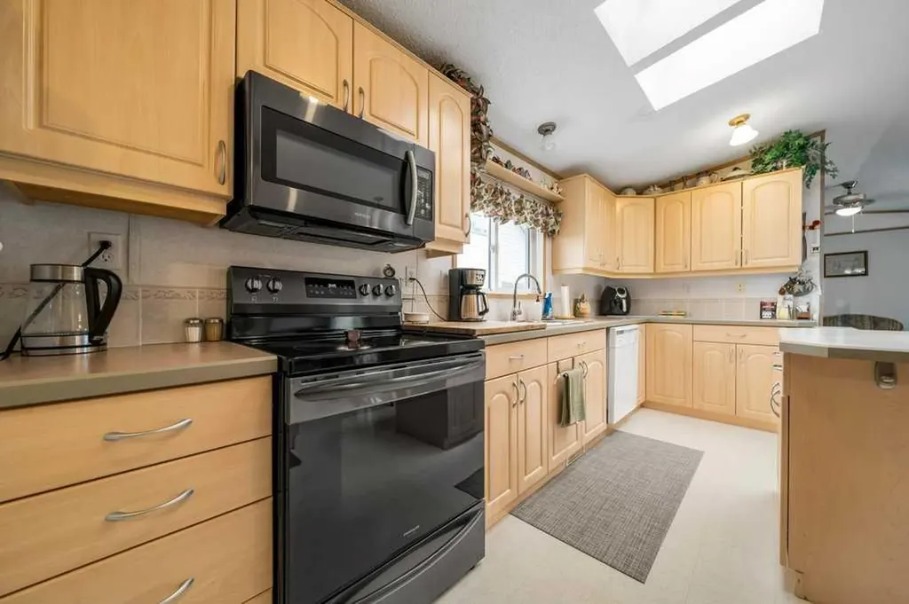 217 4 Street NW Redcliff AB T0J2P0