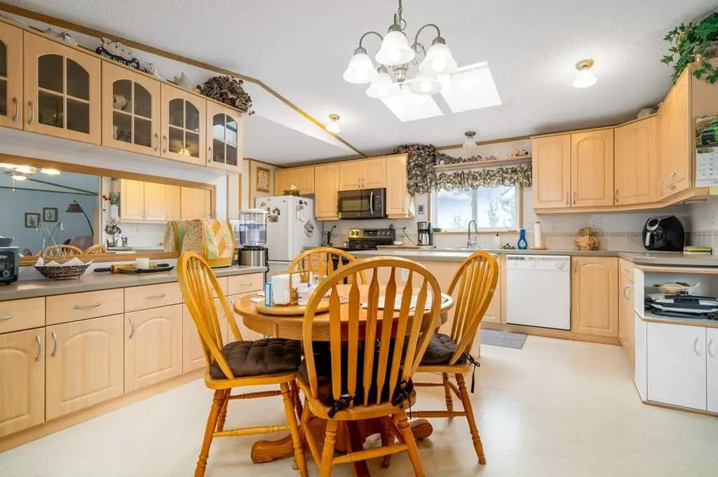 217 4 Street NW Redcliff AB T0J2P0