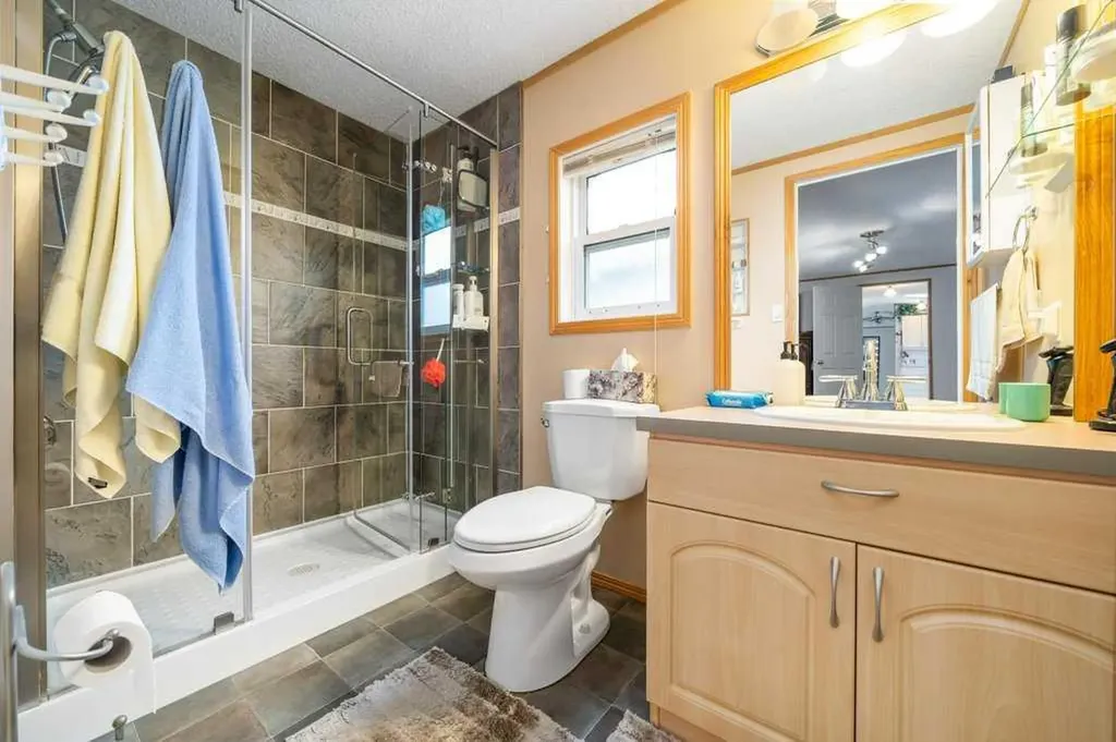 217 4 Street NW Redcliff AB T0J2P0