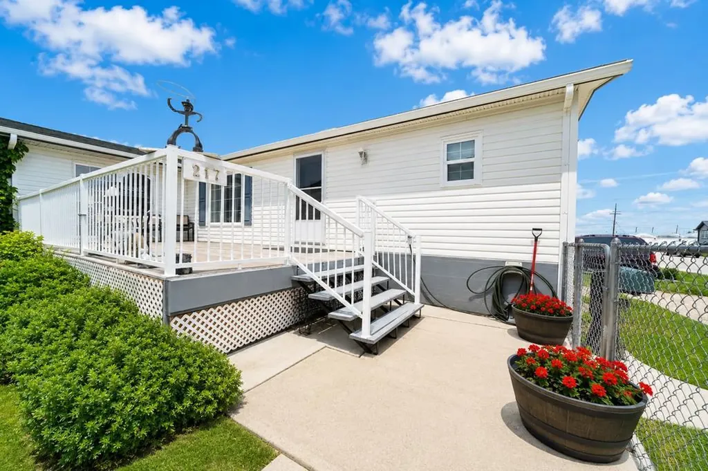 217 4 Street NW Redcliff AB T0J2P0