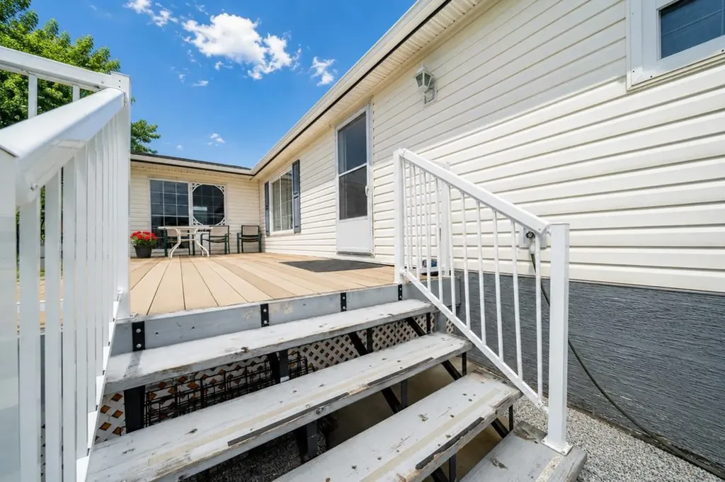 217 4 Street NW Redcliff AB T0J2P0