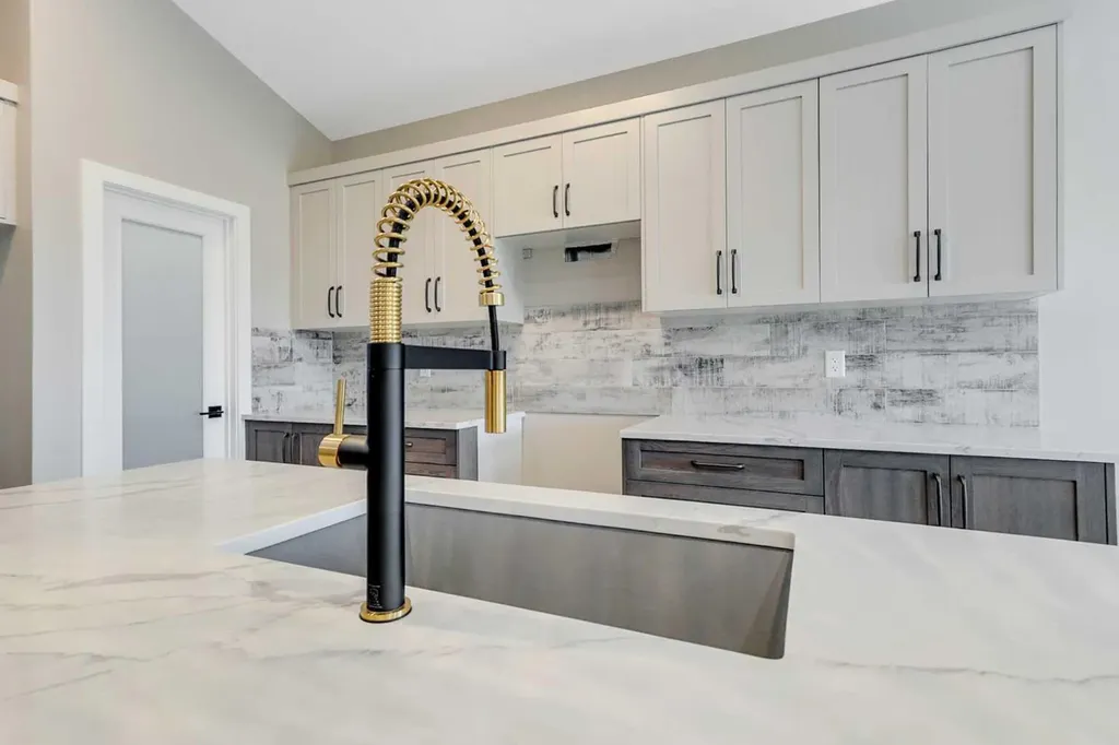 18 Aztec Street Blackfalds AB T4M 0M7