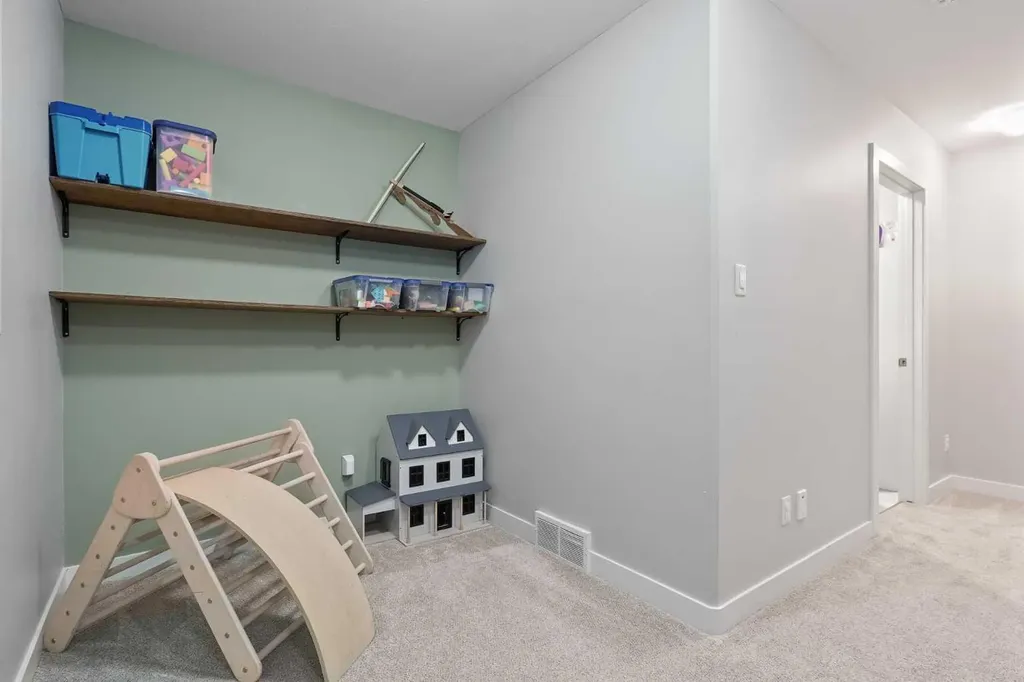 244 Northlander Bend W Lethbridge AB T1J 4S7