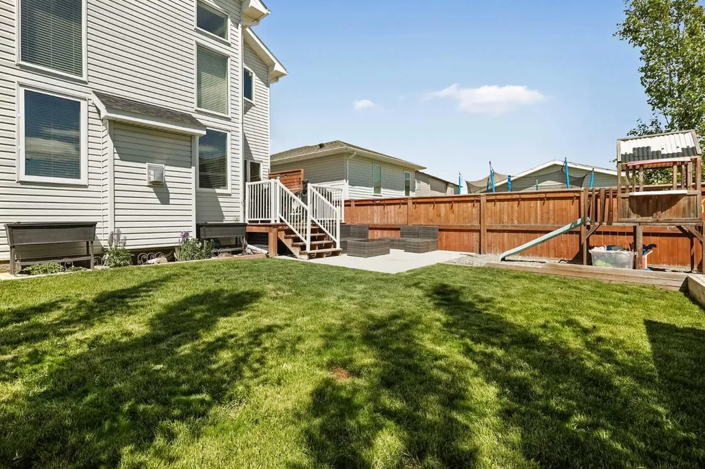 244 Northlander Bend W Lethbridge AB T1J 4S7