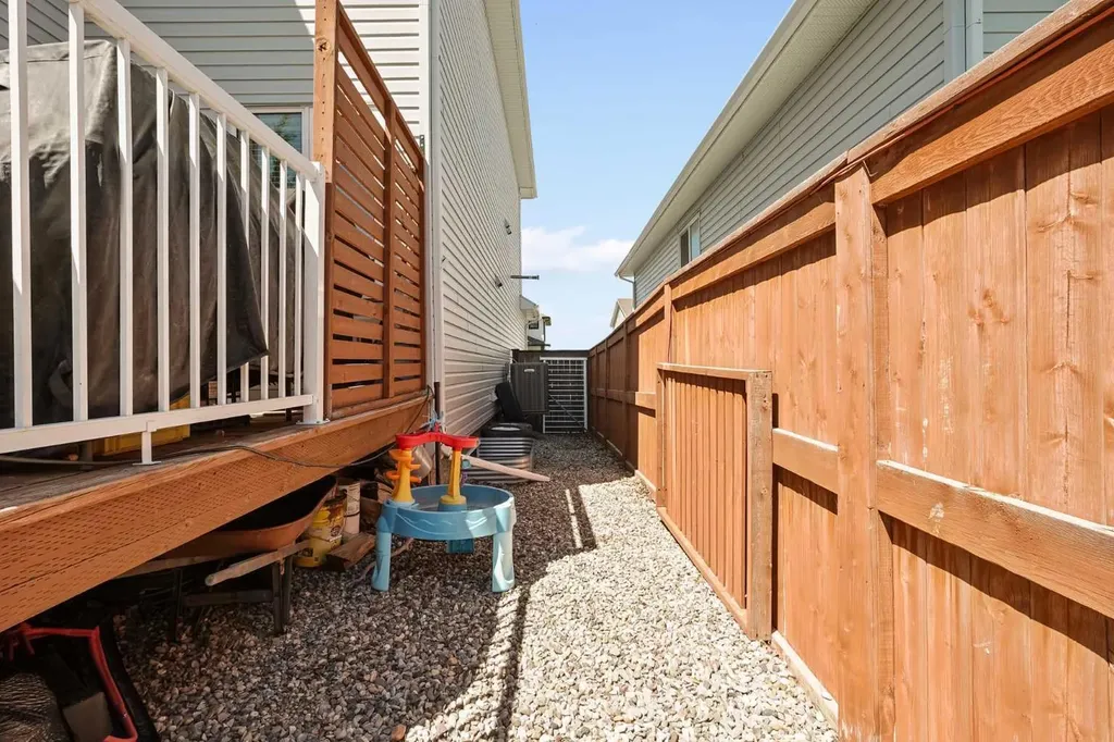 244 Northlander Bend W Lethbridge AB T1J 4S7