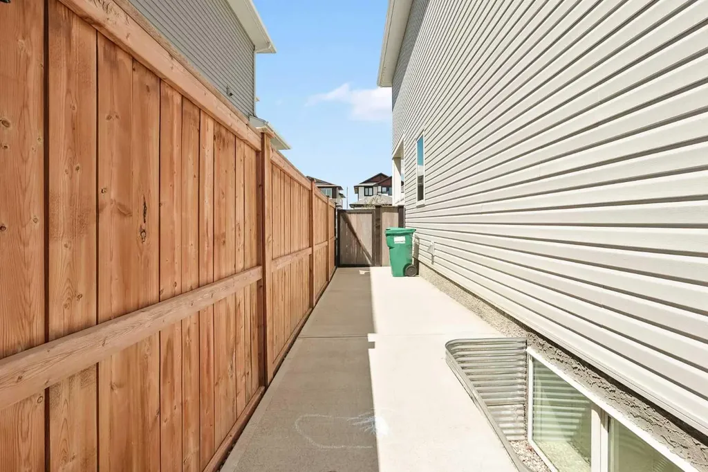 244 Northlander Bend W Lethbridge AB T1J 4S7