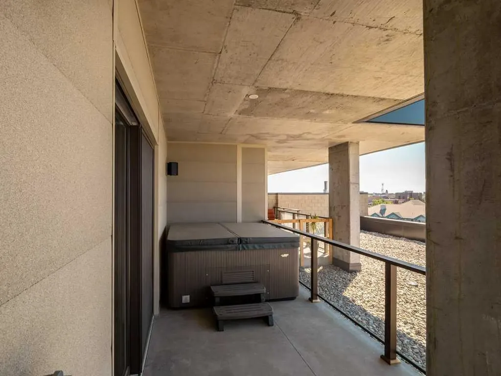 102 Scenic Drive N Lethbridge AB T1H 5L9