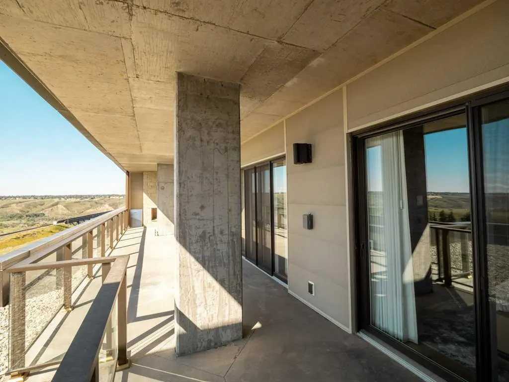 102 Scenic Drive N Lethbridge AB T1H 5L9