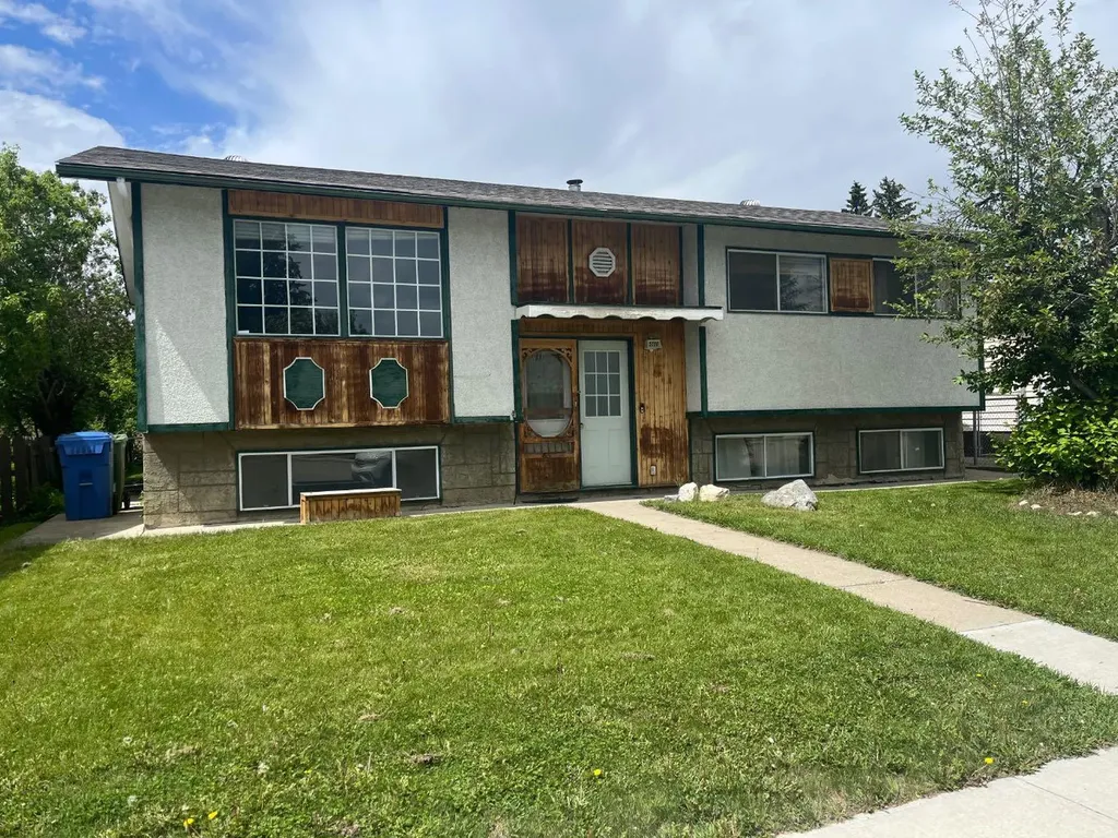5116 47 Street Rocky Mountain House AB T4T 1M4