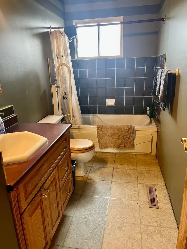 5116 47 Street Rocky Mountain House AB T4T 1M4