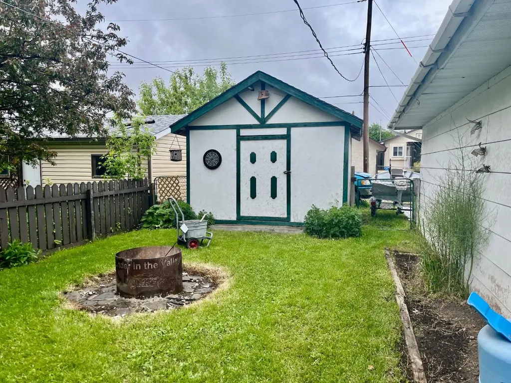 5116 47 Street Rocky Mountain House AB T4T 1M4